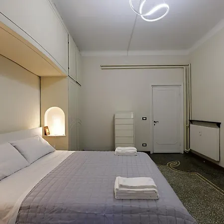 Apartment Manin Rail