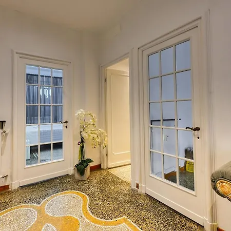 Apartment Manin Rail *